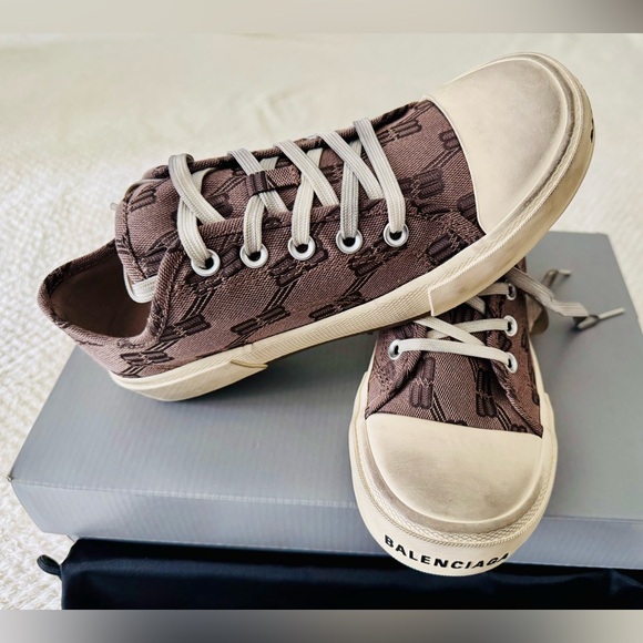 🔥NEW ~Balenciaga Paris Low-Top Sneakers
Authentic Brand New with tags🔥🔥 - Picture 5 of 9